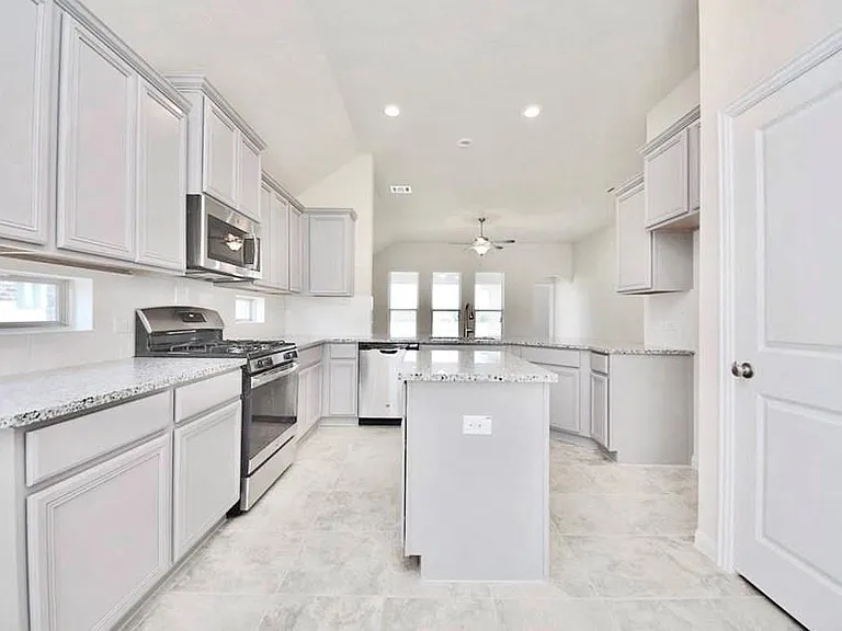 1225 Homer Ln — Photo 9