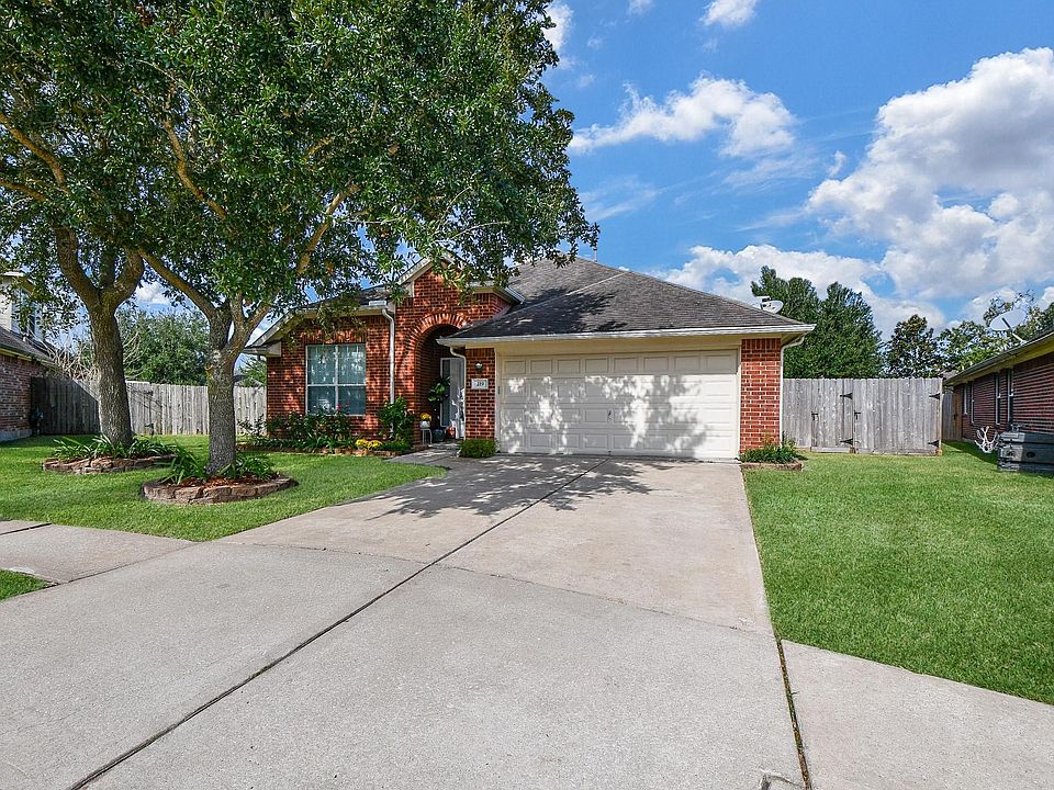1st image of 219 Colony Lake Ct