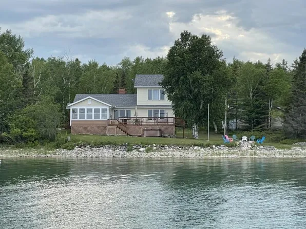 33797 S Sims Point Rd, Drummond Island, MI 49726