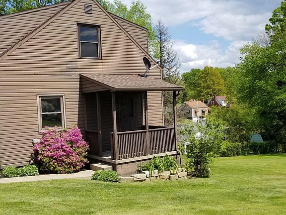 2nd image of 2568 Carl Ave