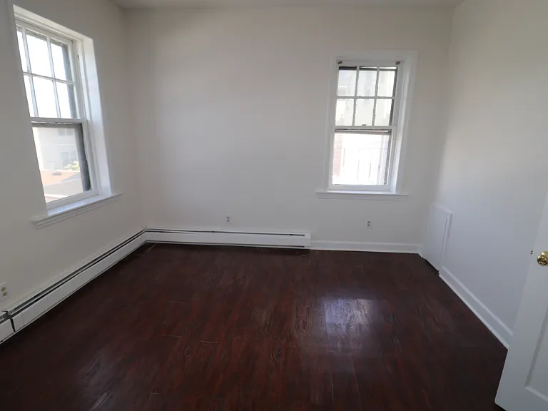 160-164 New York Ave #2 — Photo 2