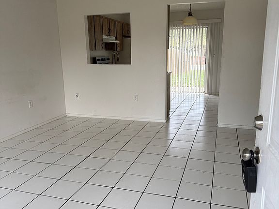 2nd image of 2825 Coral Reef Dr