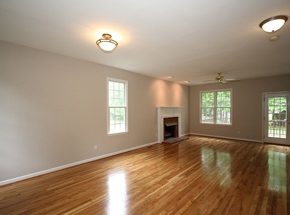 5th image of 302 Pickett Ln