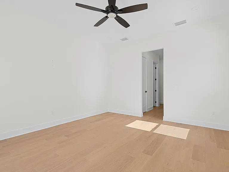 3202 W La Salle St — Photo 69