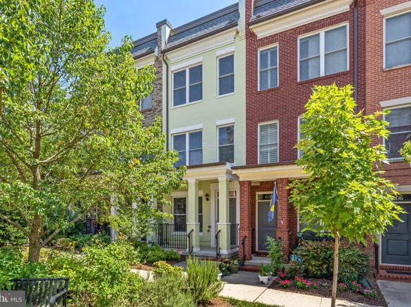610 Regent Pl NE, Washington, DC 20017