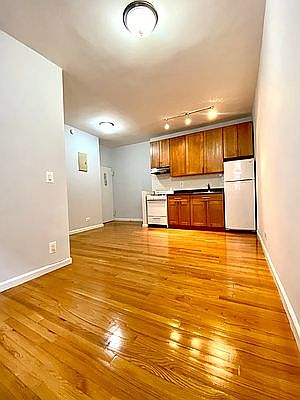 3rd image of 504 E 79th St APT 5B