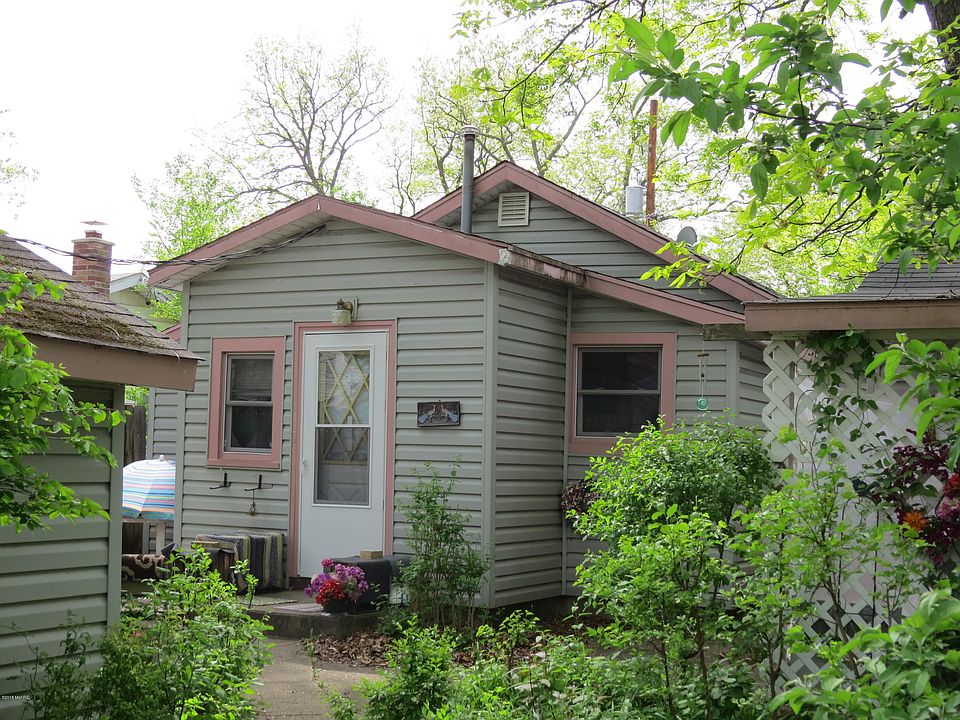 1st image of 853 Woodland Bch