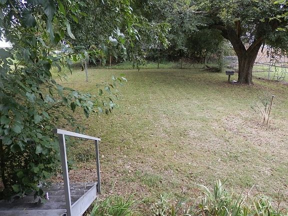 2nd image of 117 Country Club Dr