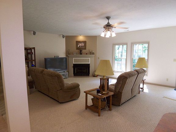 3rd image of 2116 Fair Oaks Trl