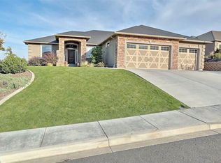1222 Plateau Dr, Richland, WA 99352