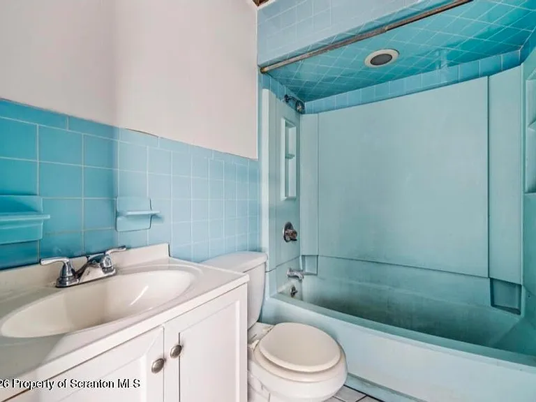 1413 Bulwer St #2 — Photo 5