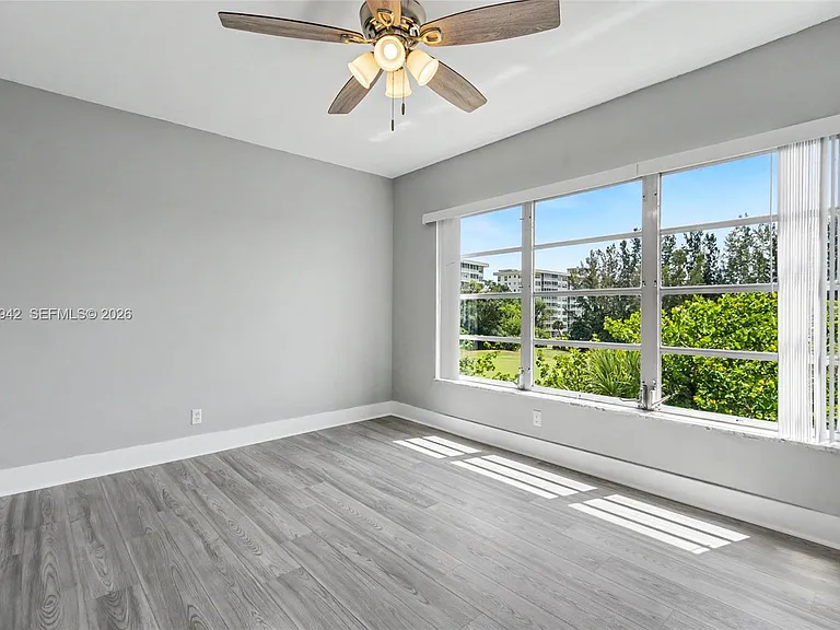 3250 N Palm Aire Dr #406 — Photo 19