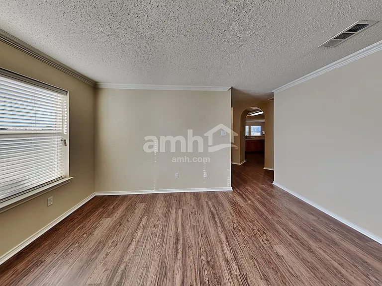 636 Blueberry Hill Ln — Photo 5