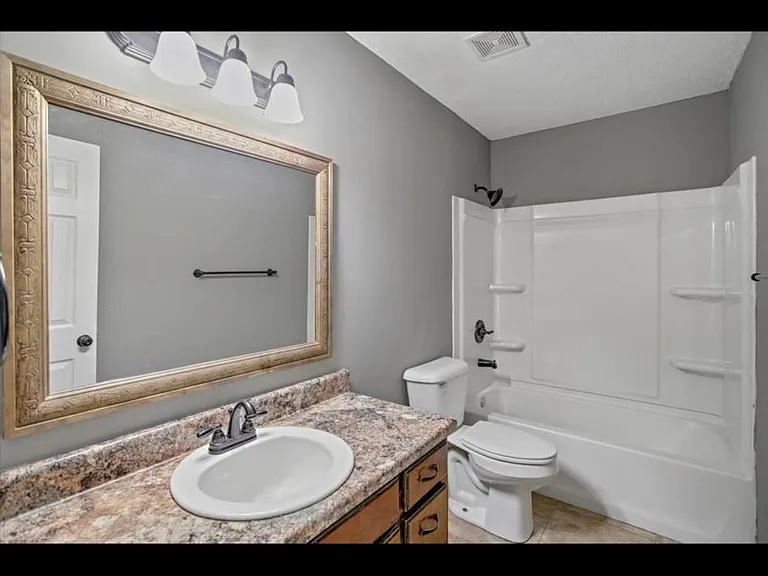112 Eureka St — Photo 4