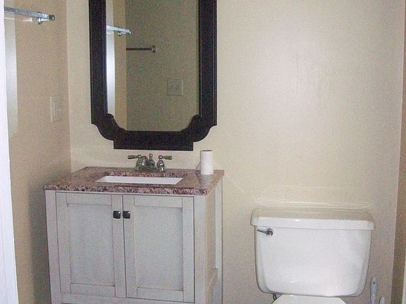 4th image of 183 Elm Street ##2 Units