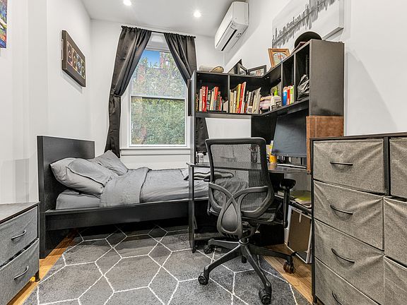 5th image of 127 E 36th St #2D