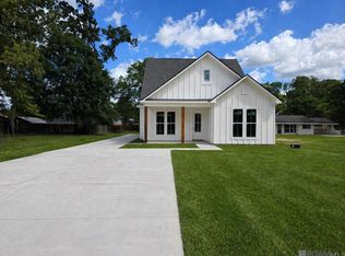 12079 Pendarvis Ln, Walker, LA 70785