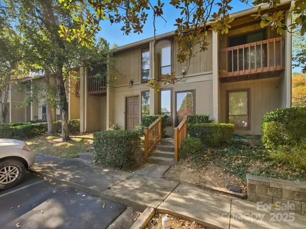 7925 Charter Oak Ln, Charlotte, NC 28226