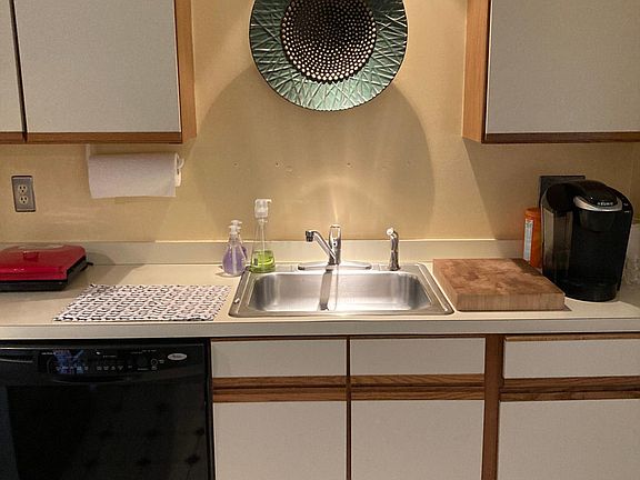 5th image of 4 Heritage Village Dr APT 102