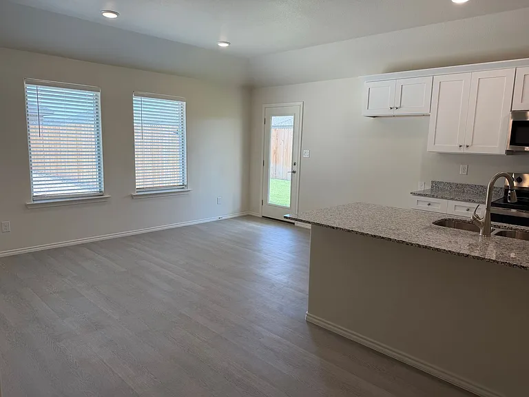 1336 Loess St — Photo 5