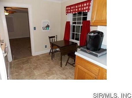 5th image of 1164 E Lorena Ave