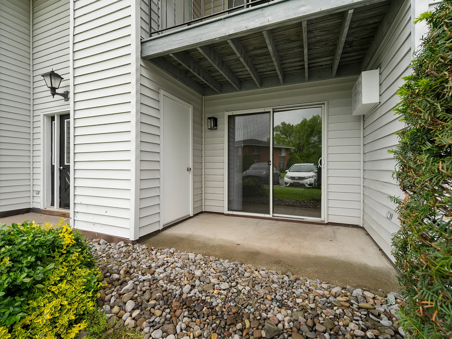 Old Carriage House Apartments — Photo 2