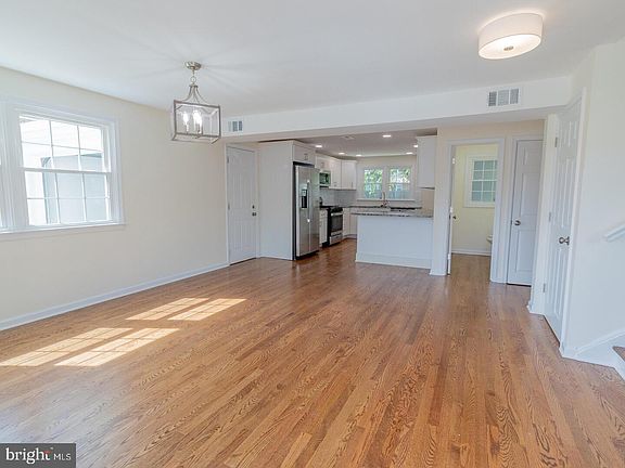 3rd image of 5 Mason Ct