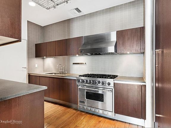 5th image of 21 Astor Pl APT 10B