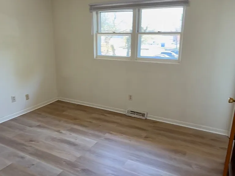 435 W 10th St #8 — Photo 6