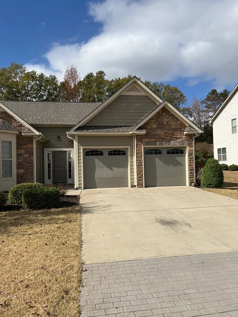 3 bed, 2.0 bath, 2000 sqft, $2,450 — Photo 3