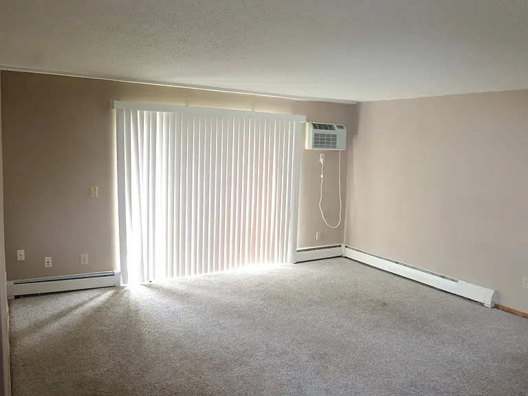 Pleasant Apartments — Photo 16