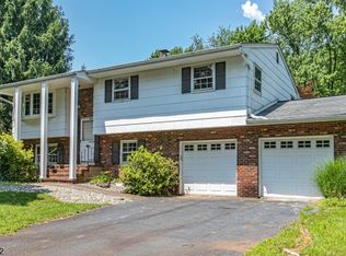 8 Scott Dr, Hillsborough, NJ 08844