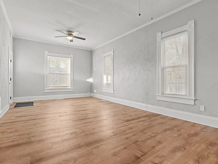 316 W Park St — Photo 19