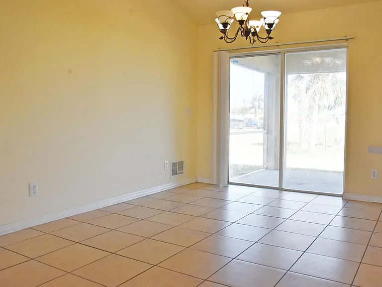 2313 NW 5th St — Photo 10