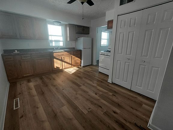 4th image of 2801 Elk St