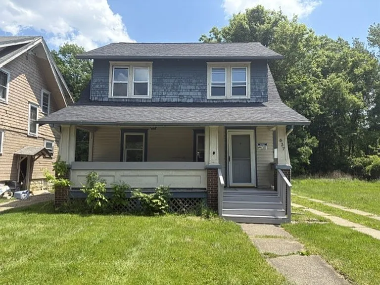 637 Storer Ave — Photo 1