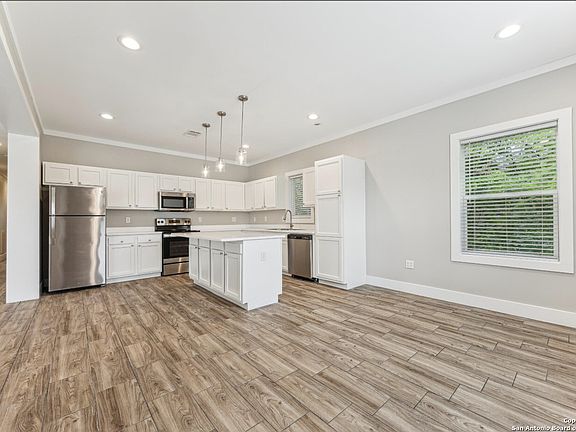 3rd image of 1416 Burleson