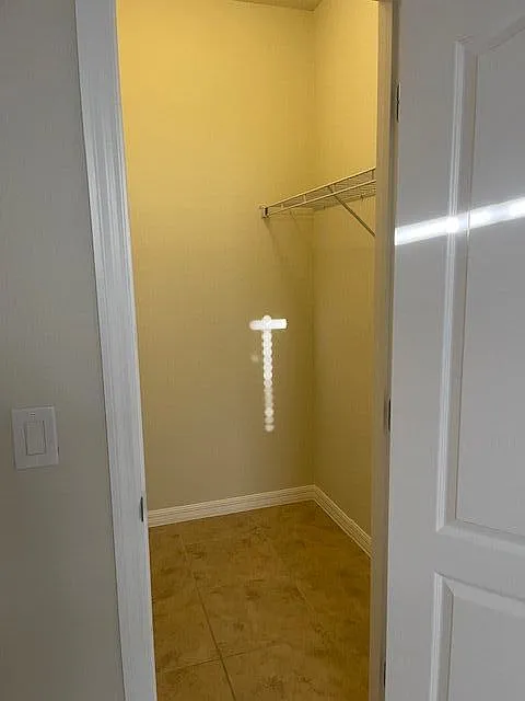 4 bed, 3.0 bath, 1976 sqft, $2,500 — Photo 2