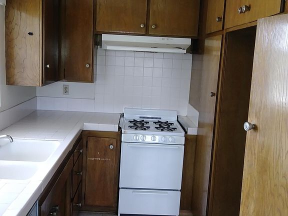3rd image of 1831 Garvey Ave APT 26