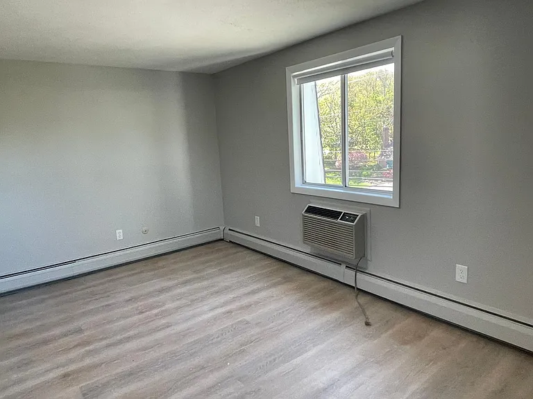 230 Phenix Ave #15 — Photo 5