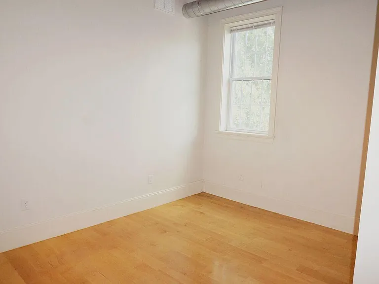 2 Ames St #2 — Photo 12