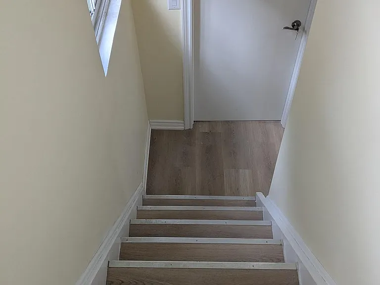 15 Beacham Cres #BASEMENT — Photo 2
