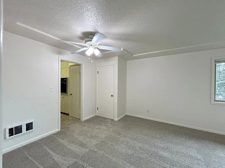 3753 SE Brooklyn St #&-3737 — Photo 17