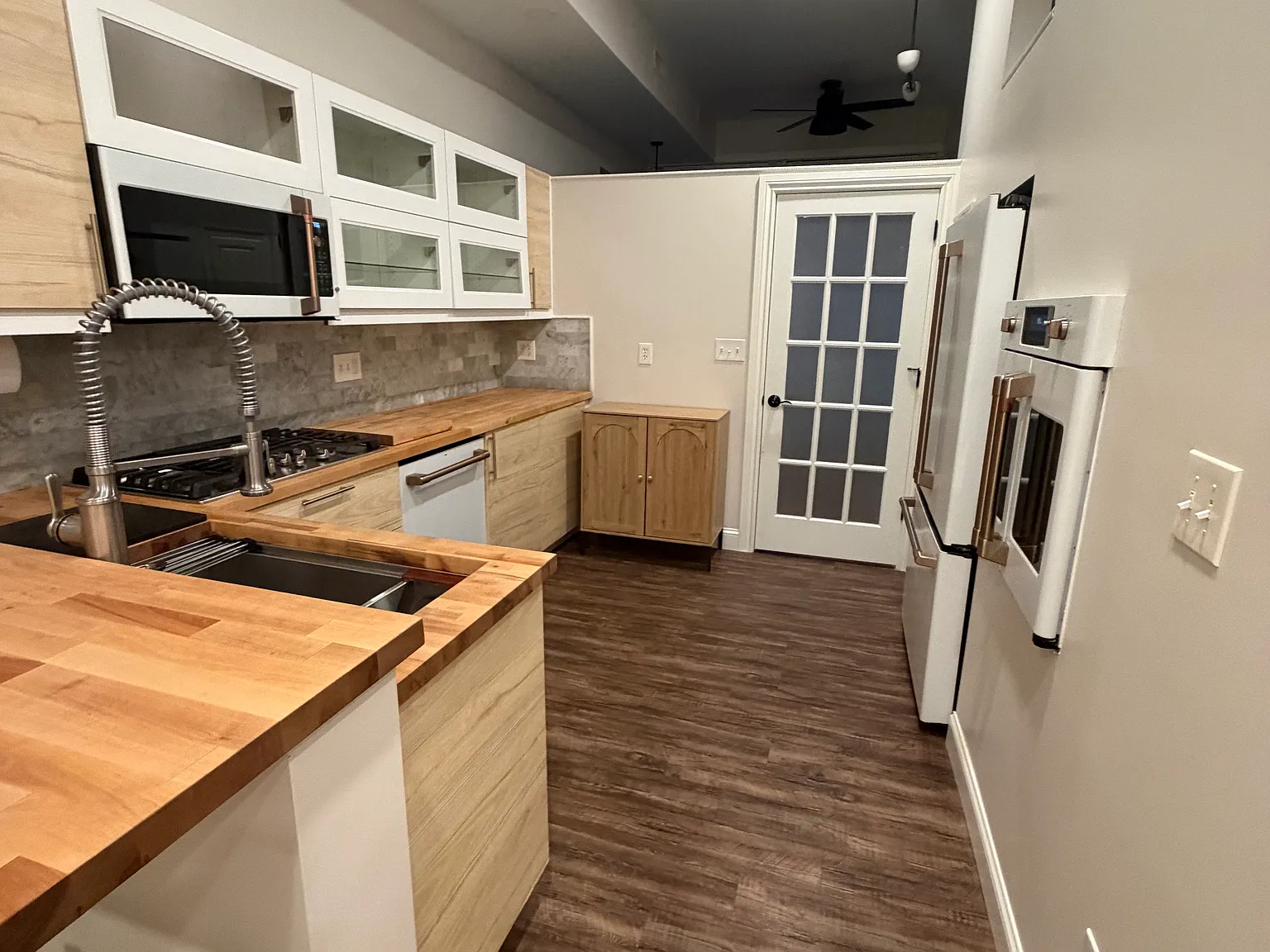 2 bed, 1.5 bath, 864 sqft, $2,000 — Photo 1