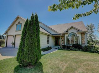 S73W33155 Sandie Ln, Mukwonago, WI 53149