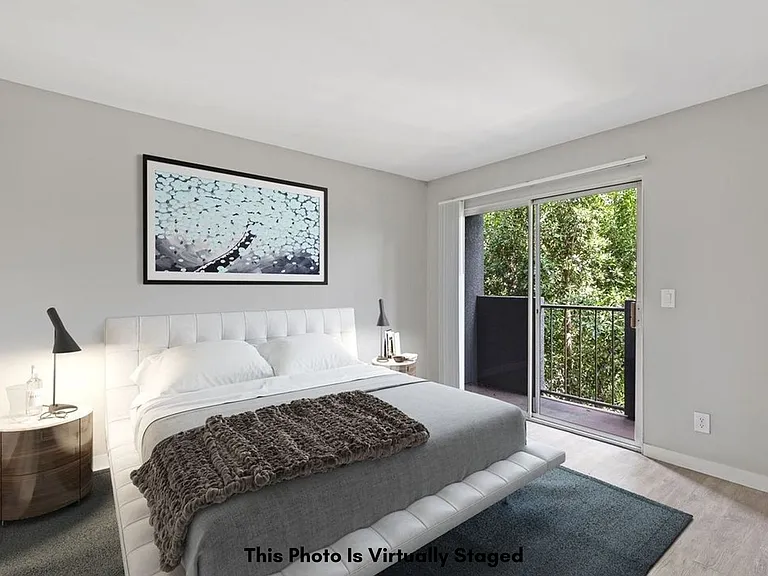 810 Crenshaw — Photo 9