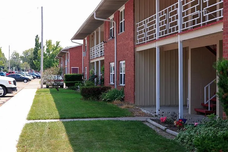 Fairway East Apartments — Photo 2