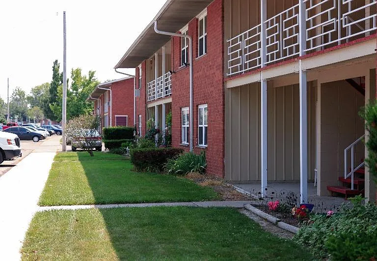 Fairway East Apartments — Photo 2