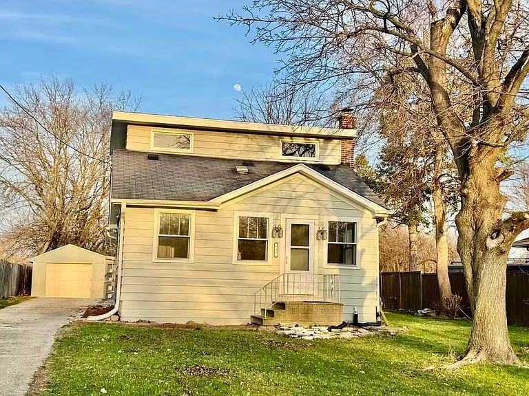 519 N Park St — Photo 2