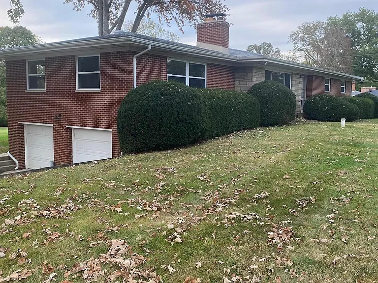 3360 Fair Oaks Dr — Photo 2